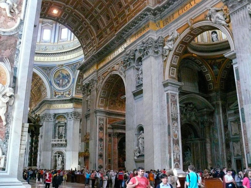 Внутреннее убранство собора Святого Петра и Павла, Рим, Италия