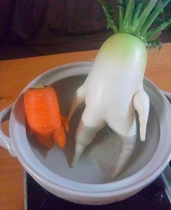 Подруги Морковка и Редька принимают ванну